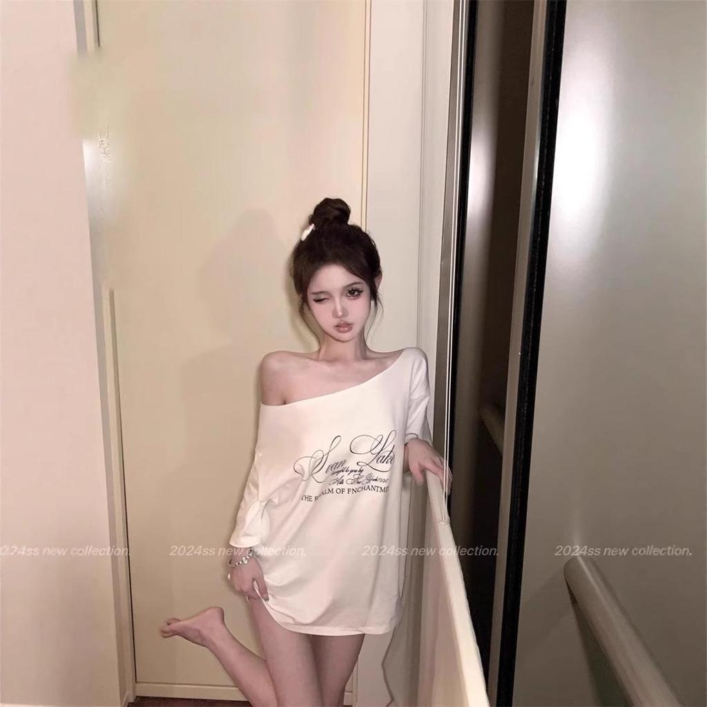 Dámské letní bílé tričko s potiskem písmen mimo rameno