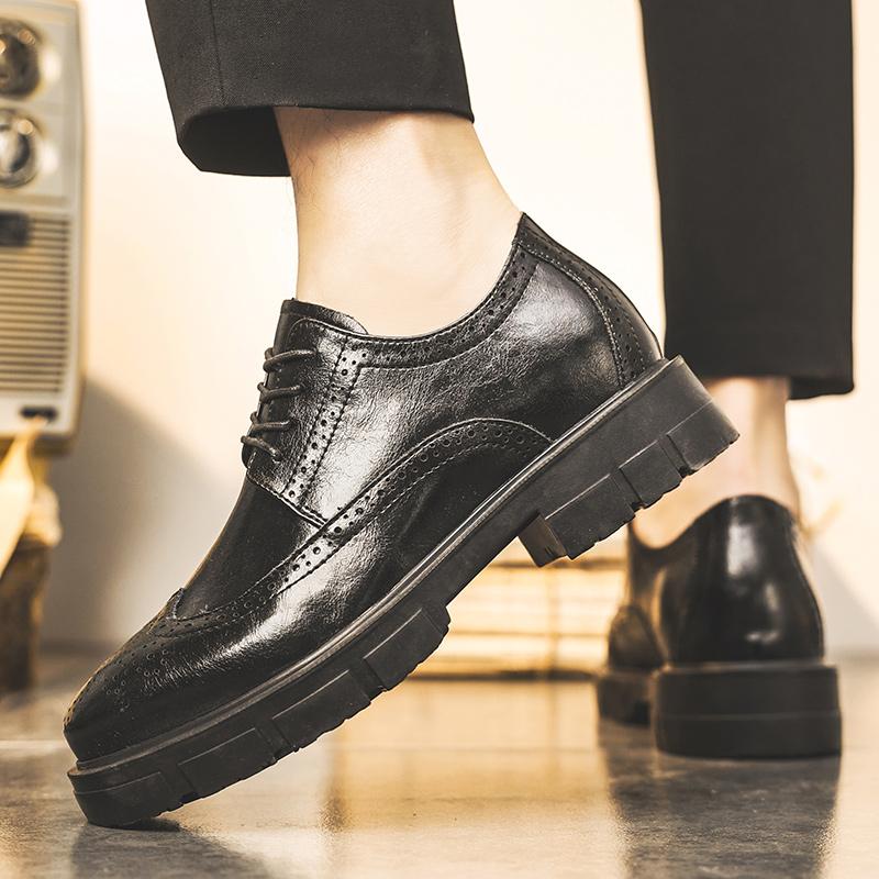 Fashion Italian Brand Men's Brogue Shoes Classic Black Men's Business Casual Shoes Thick Soled Dress Shoes Versatile Banquet Suits