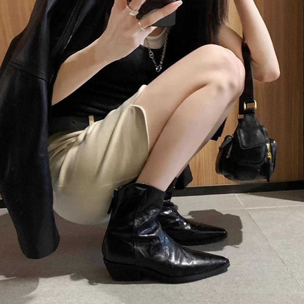 Leather Vintage Pointed V Boots Women's French Thick Heel Skinny Back Zipper Western Boots 2025 Martin Boots.