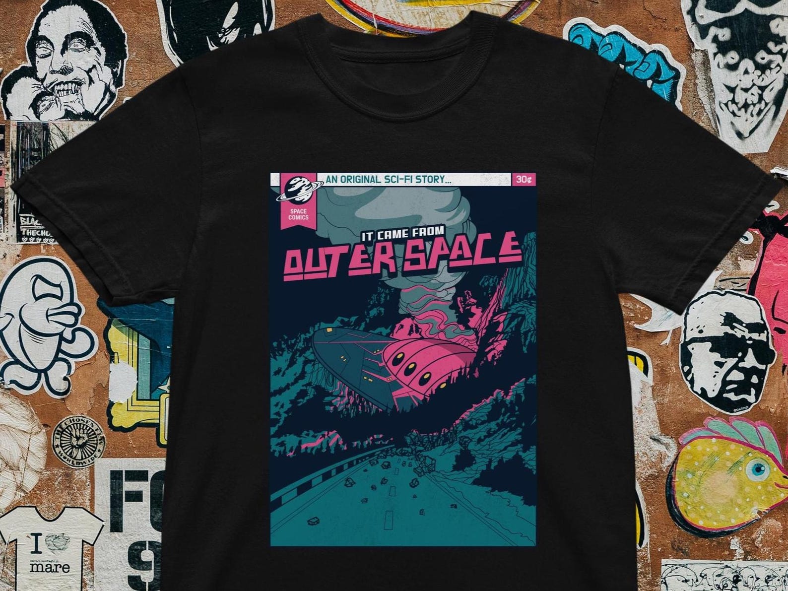 Retro Sci-Fi Comic T-Shirt: Vintage Alien UFO Design 4XL