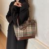 Wełniana krata torba o dużej pojemności damska 2025 jesień i zima nowa torba na ramię retro tekstura dojazdowa torba na ramię typu bucket
