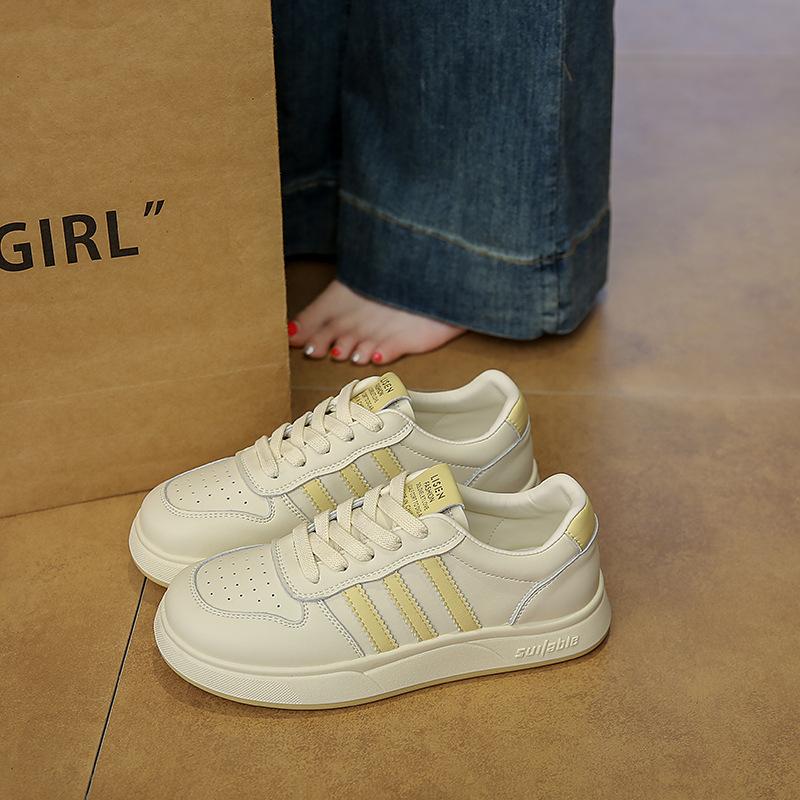 Atmungsaktive kleine weiße Mesh-Schuhe Damen 2025 neu beliebt Sommer dicksohlige vielseitige Mesh-Schuhe lässige Damen Schuhe Board Schuhe