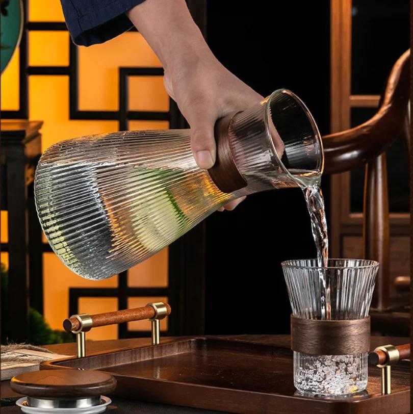 1600ML High Borosilicate Glass Cold Water Pitcher,Large Capacity Heat Resistant for Juice Cold Brew Home with Wooden Lid-Premium