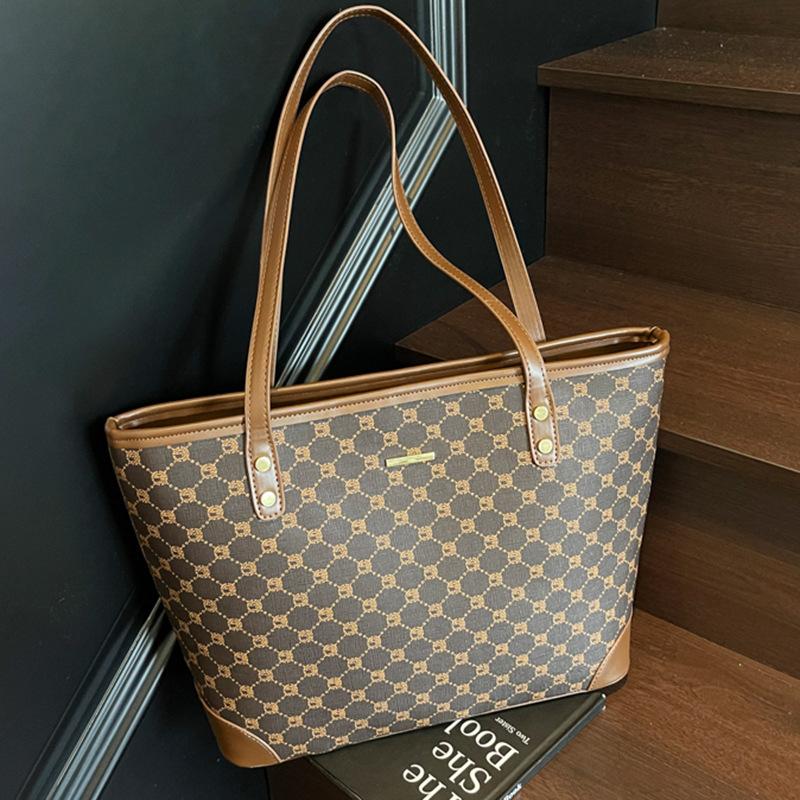 Casual High-value Tote Bag Women's New Hand-carried Commuter Bag Fashionable Going Out Large-capacity Shoulder Bag