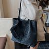 Large-capacity Bag, Messenger Bag, Women's Bucket Bag, Commuter Tote Shoulder Bag, Simple, Fashionable and Fashionable Light Luxury Underarm Bag.