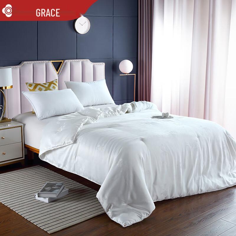 

Jeliya Jade Brocade Jacquard Fiber Quilt