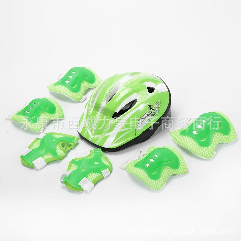 

Детский набор защитной экипировки из семи предметов: Шлем, наколенники для беговела, роликовых коньков, скейтборда и твист-кара. Children s Seven-Piece Set