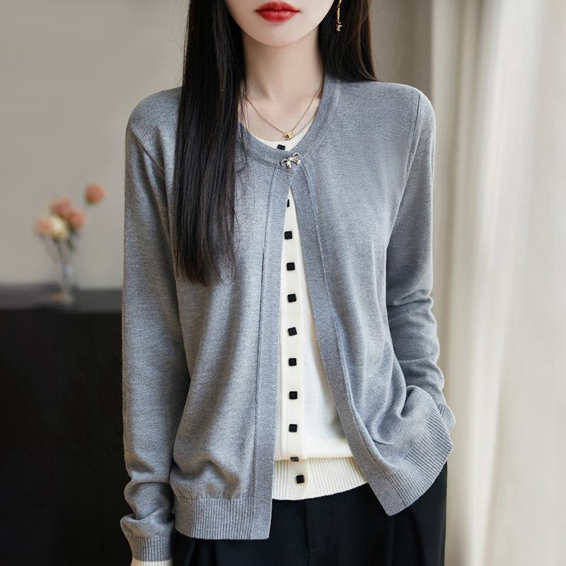 Early Spring New Fashion Round-neck Women's Fake Two Contrasting Color Cardigans, Light and Breathable, Youthful and Slimming Outerwear