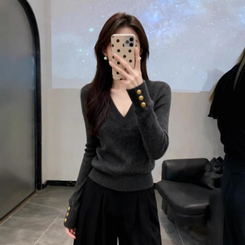 French High-end Gray V-neck Sweater for Women in Autumn and Winter New Style Can Be Worn Outside and Inside with a Base Layer Knitted Top