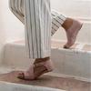 Mulheres verão sapatos de couro sandálias planas fivela cinta chinelos boca de peixe