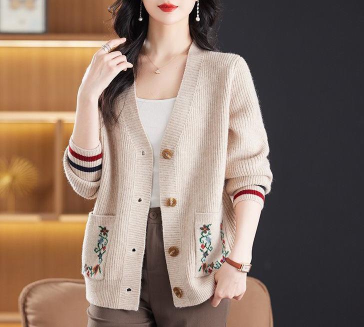 

Женский кардиган крупной вязки с двойными карманами, омолаживающий - Весенне-осенняя мода для женщин среднего и пожилого возраста L for 105-115 lbs