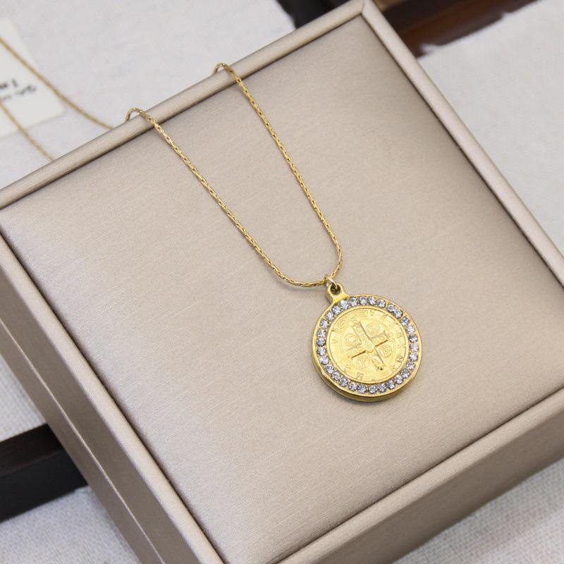 Unisex 18K Gold Rhinestone Pendant Necklace with Titanium Steel Chain