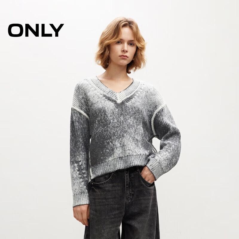 ONLY Women s Distressed V-Neck Sweater M