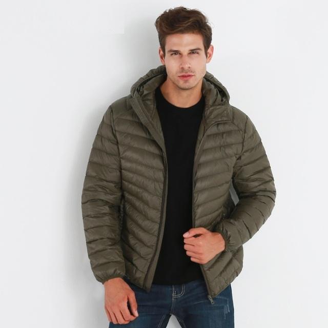 NewBang Marke Leichte Männer Mit Kapuze Ente Unten Jacke Ultra Licht Unten Jacke Männer Tragbare Winddicht Warme Mantel Feder Parka Mann