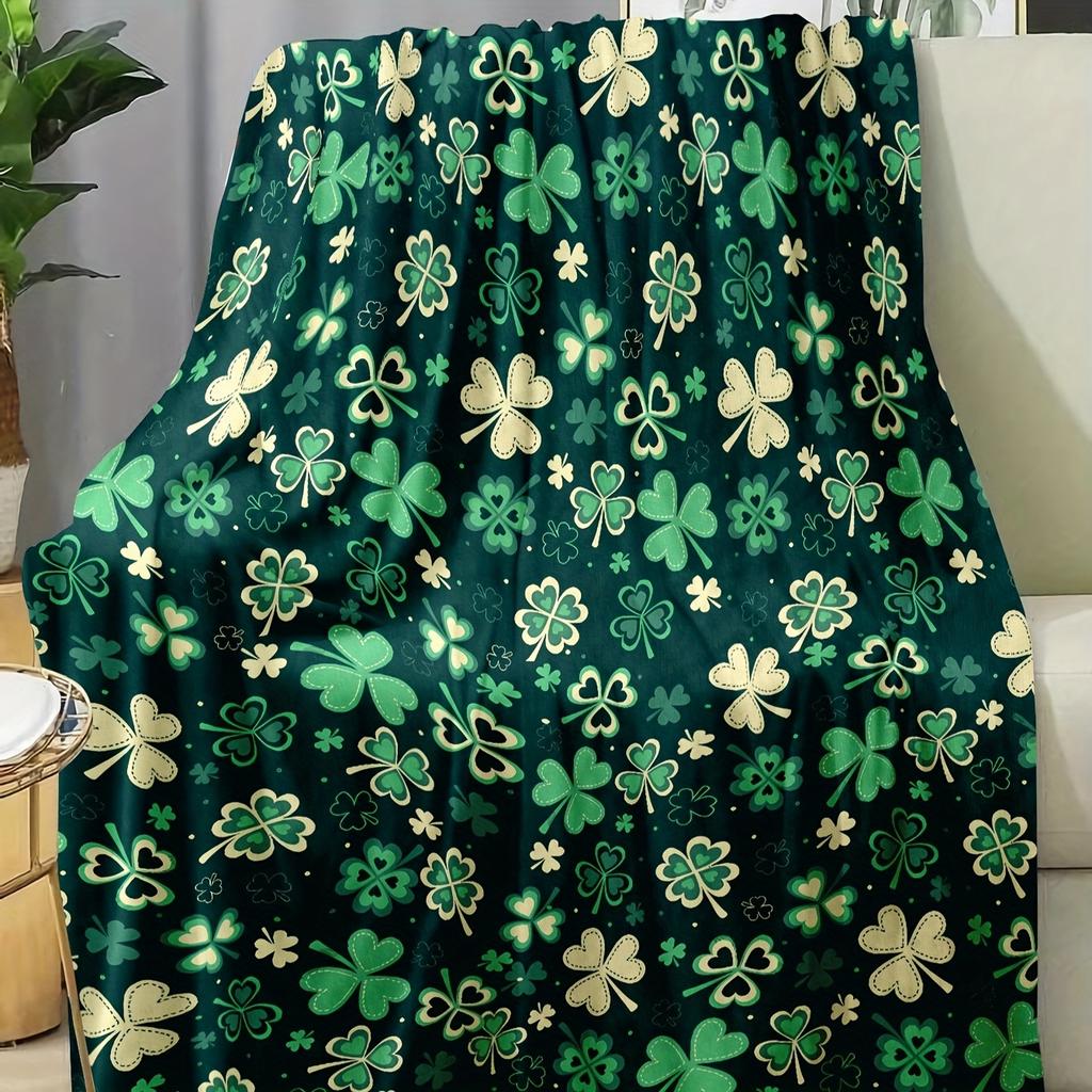 Green Clover Print Throw Blanket Soft Flannel Warm Blanket Lucky Shamrock Pattern Sofa Bed St Patrick Home Decor Gift