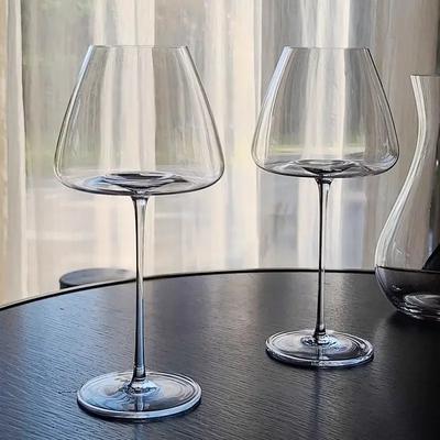 Bicchiere da vino rosso Borgogna in vetro trasparente minimalista moderno di lusso leggero da 720 ml, bicchiere da vino con stelo alto e scanalatura di fascia alta per uso domestico