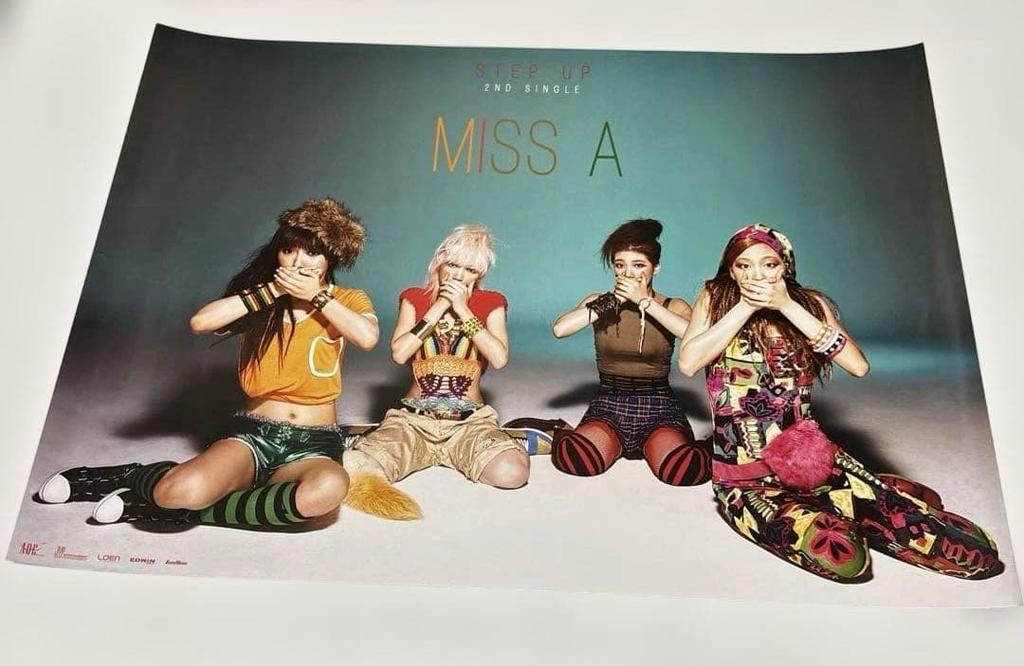 [USED] 4 Korean girl group posters