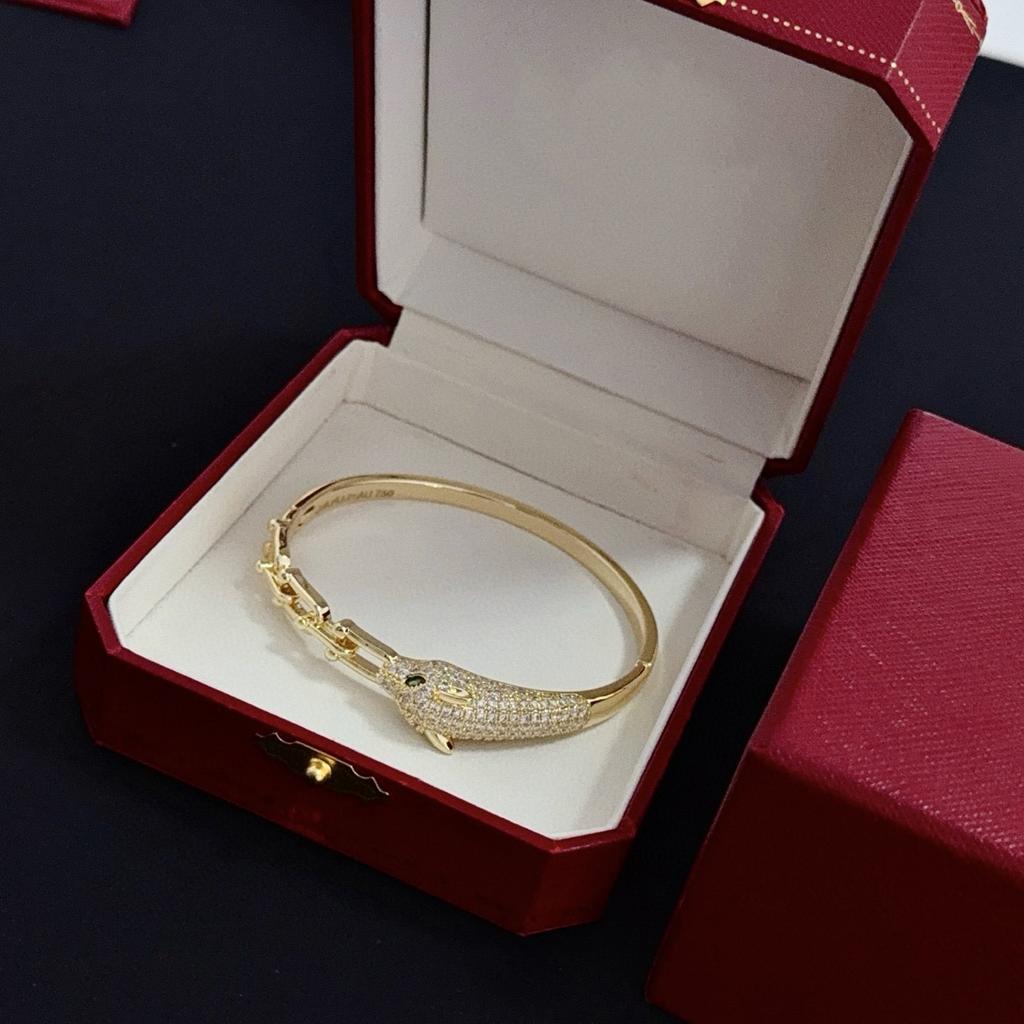 Leopard head diamond-encrusted bracelet with interconnected ends perfect for gifting and everyday wear, made of hypoallergenic material