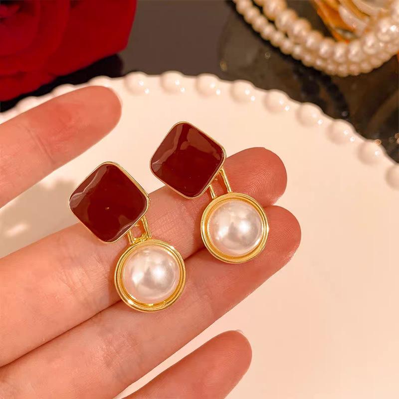 Square Wine Red Pearl Drip Earrings - French Elegance, Fashionable Geometric Ear Ornaments красный