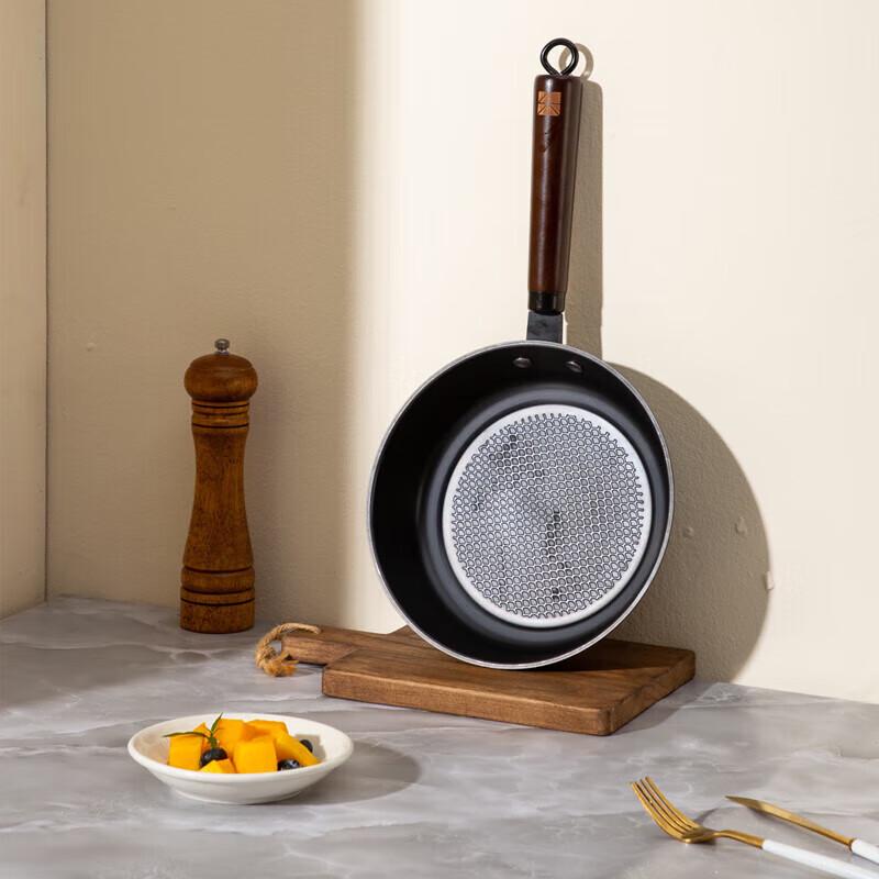 SANHO Nitrided Hammered Iron Frying Pan