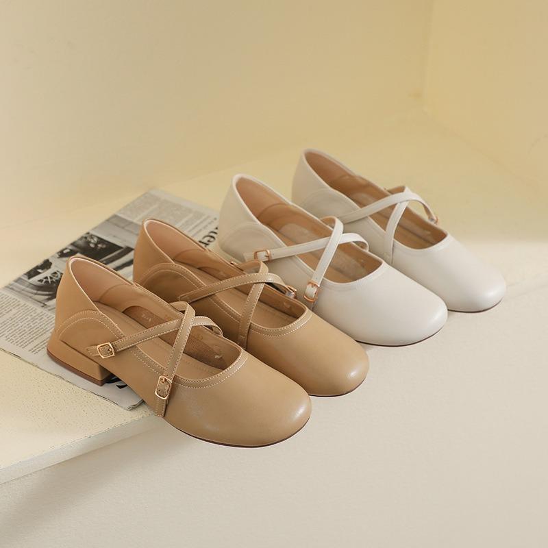 Women's soft soled thick heels round toe shoes