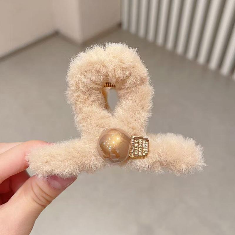 Autumn/Winter 2025 Plush Mink Fur Love Heart Rhinestone Shark Claw Clip for Women