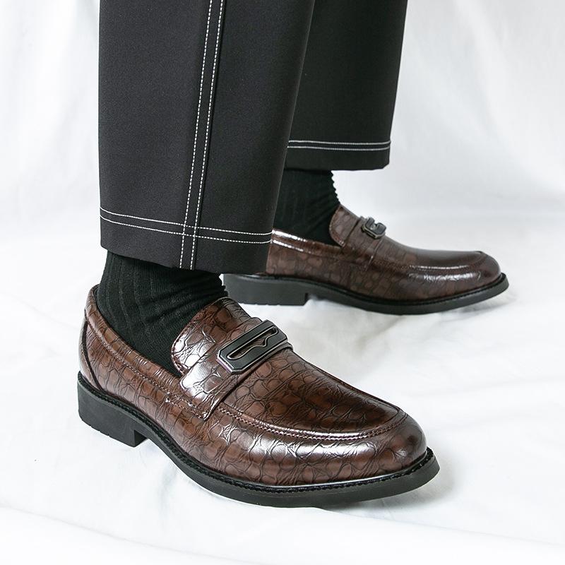 Large size men's foot cover pointed leather shoes fashion dress business casual shoes British style loafers men's shoes