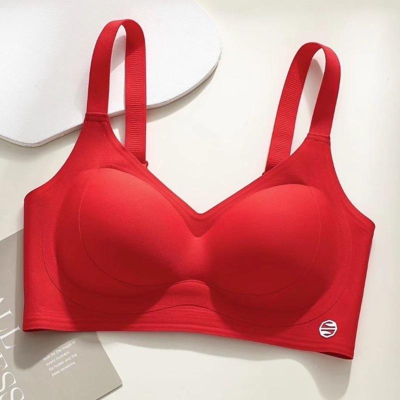 Red Seamless Wireless Bra with Wide Straps and Supportive Design M красный