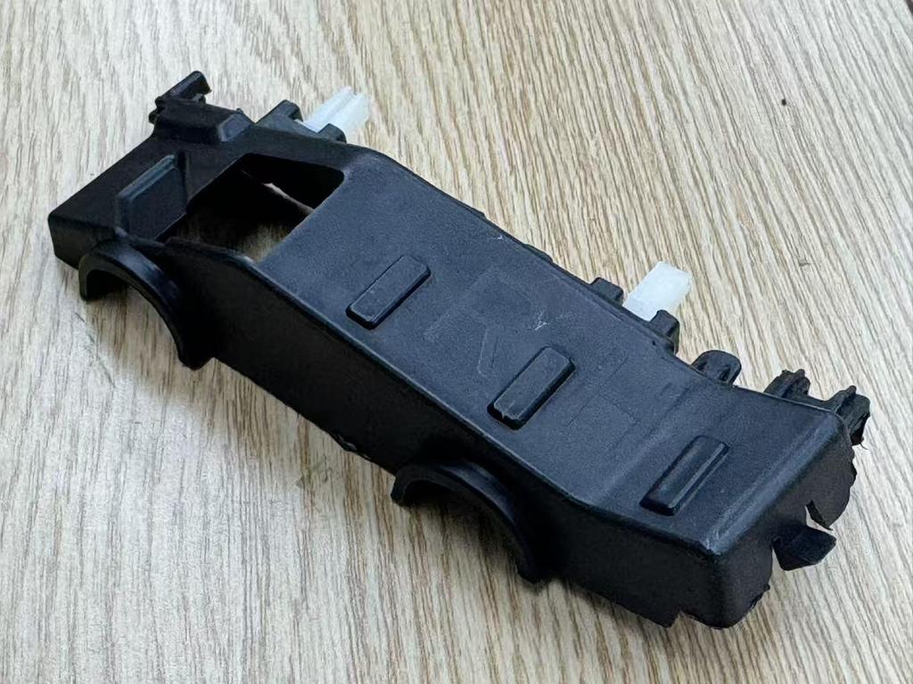 Hyundai Tucson 2015 Front Right Bumper Bracket, Part 86514-D3000
