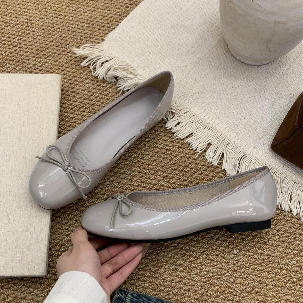 Patent leather flat bottom red round head shallow mouth spring and autumn new French fairy evening breeze gentle pedal lazy bean shoes