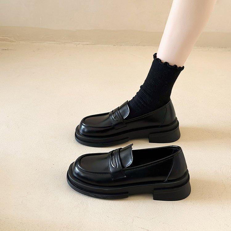 

Маленькие кожаные туфли в британском стиле женские 2025 новые универсальные лоферы на платформе женские летние на толстом каблуке одинарные туфли показывают маленькую ножку 35