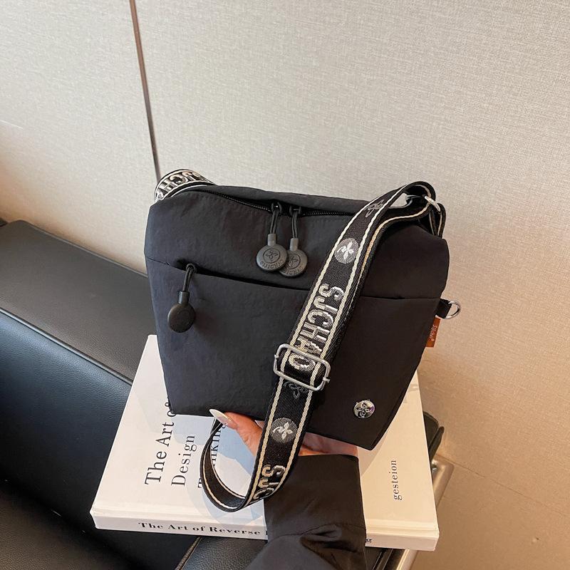 

Сегодняшняя нишевая популярная маленькая женская новая летняя повседневная простая наплечная сумка-мессенджер сумка-пельмень чёрный