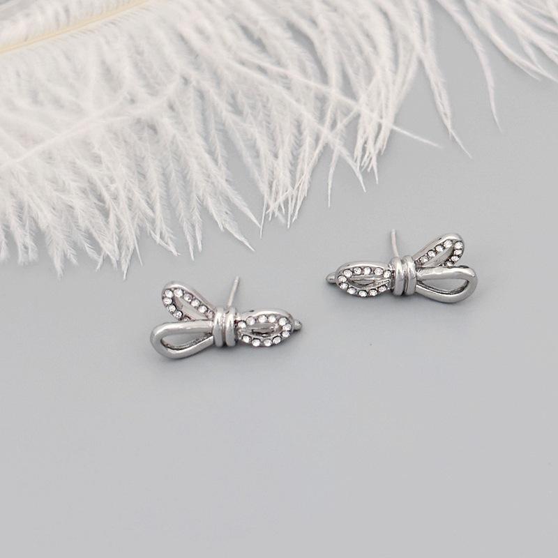 

Temperament Fashionable Earrings, High-End Sense Simple Zircon Inlaid Bow Stud Earrings серебряный