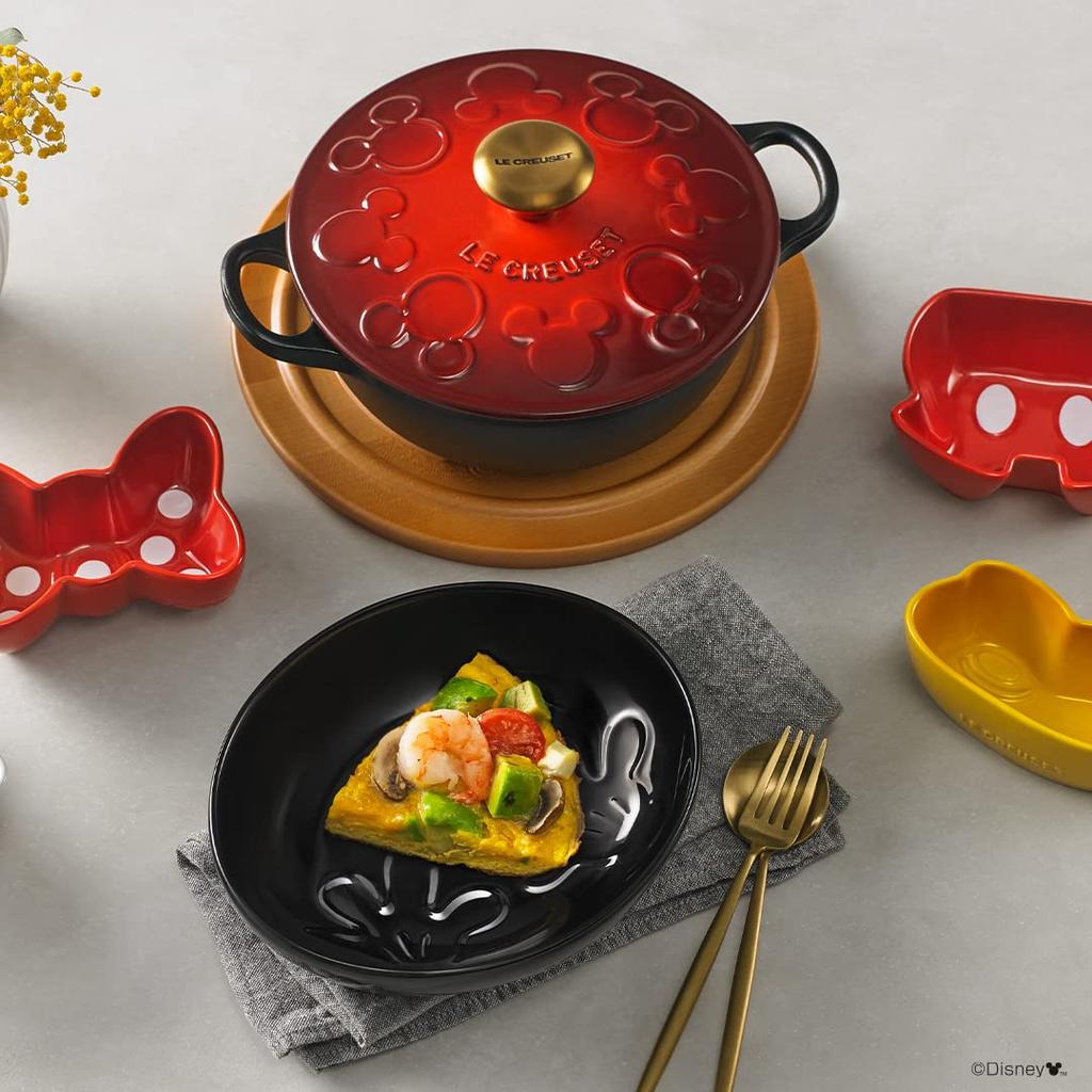 LE CREUSET Disney Mickey Mouse Marmite 18cm Cherry Red with Matte Black and Gold Knobs [Official Japanese Product]