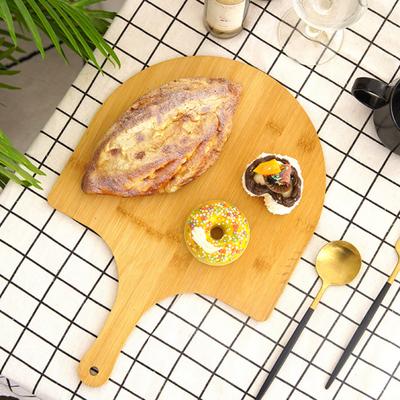 Buccia per pizza in bambù manico lungo in legno antiaderente per uso alimentare appendibile pala per pizza tagliere torta di verdure vassoio da portata per dessert forniture da cucina