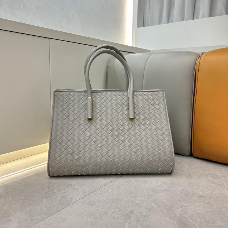 

2026 New High-quality Solid Color Vertical Woven Square Bag Authentic Leather Texture All-match Lock-up Single-shoulder Cross-shoulder Female 38x29x24CM