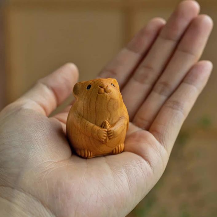 Handheld Zodiac Animal Thuja Wood Carvings: Cute Office Desk Healing Gifts