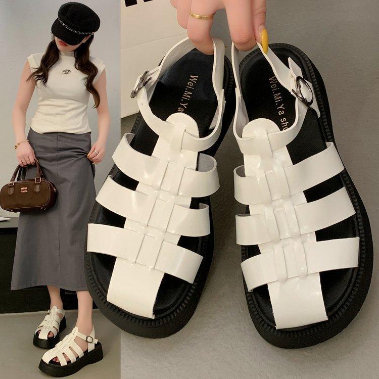 Roman bag head sandals women's outer wear spring 2025 new British style casual muffin thick-soled Roman pig cage shoes