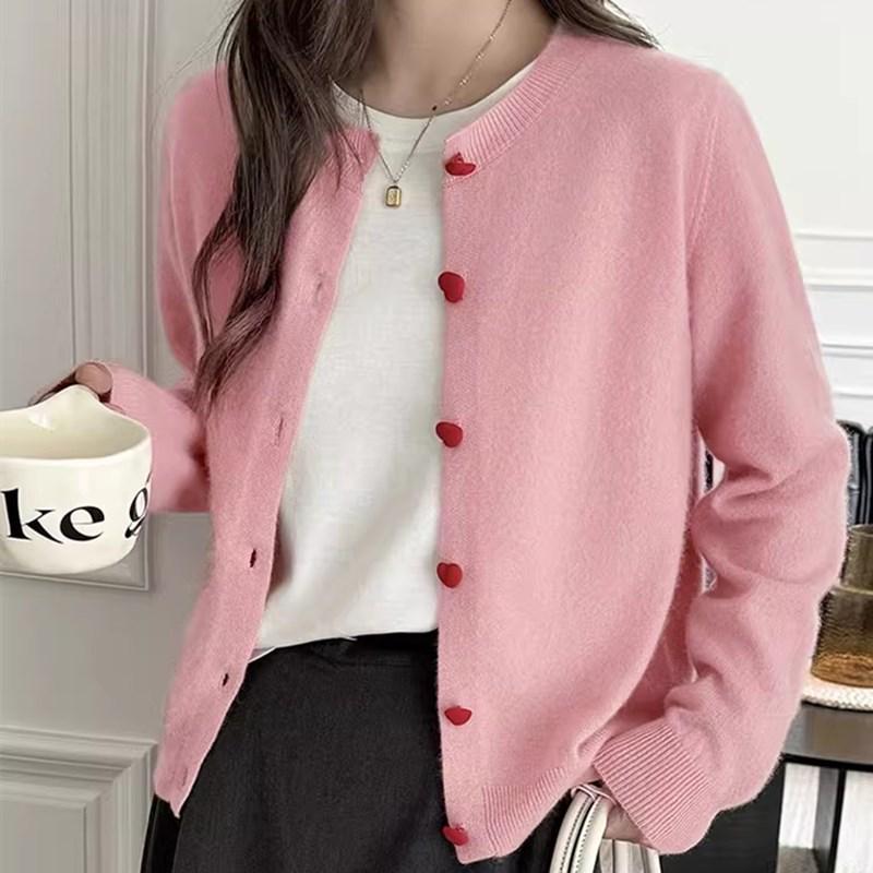 Вязаный кардиган в стиле преппи 2025 с красными пуговицами-сердечками S (80-95 jin)