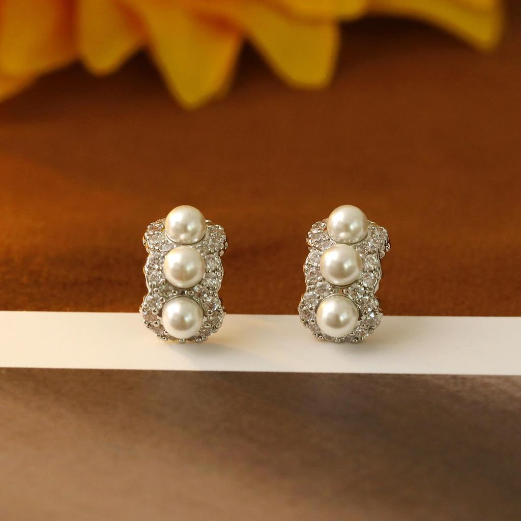 Elegant Imitation Pearl and Diamond-Studded Earrings for Women