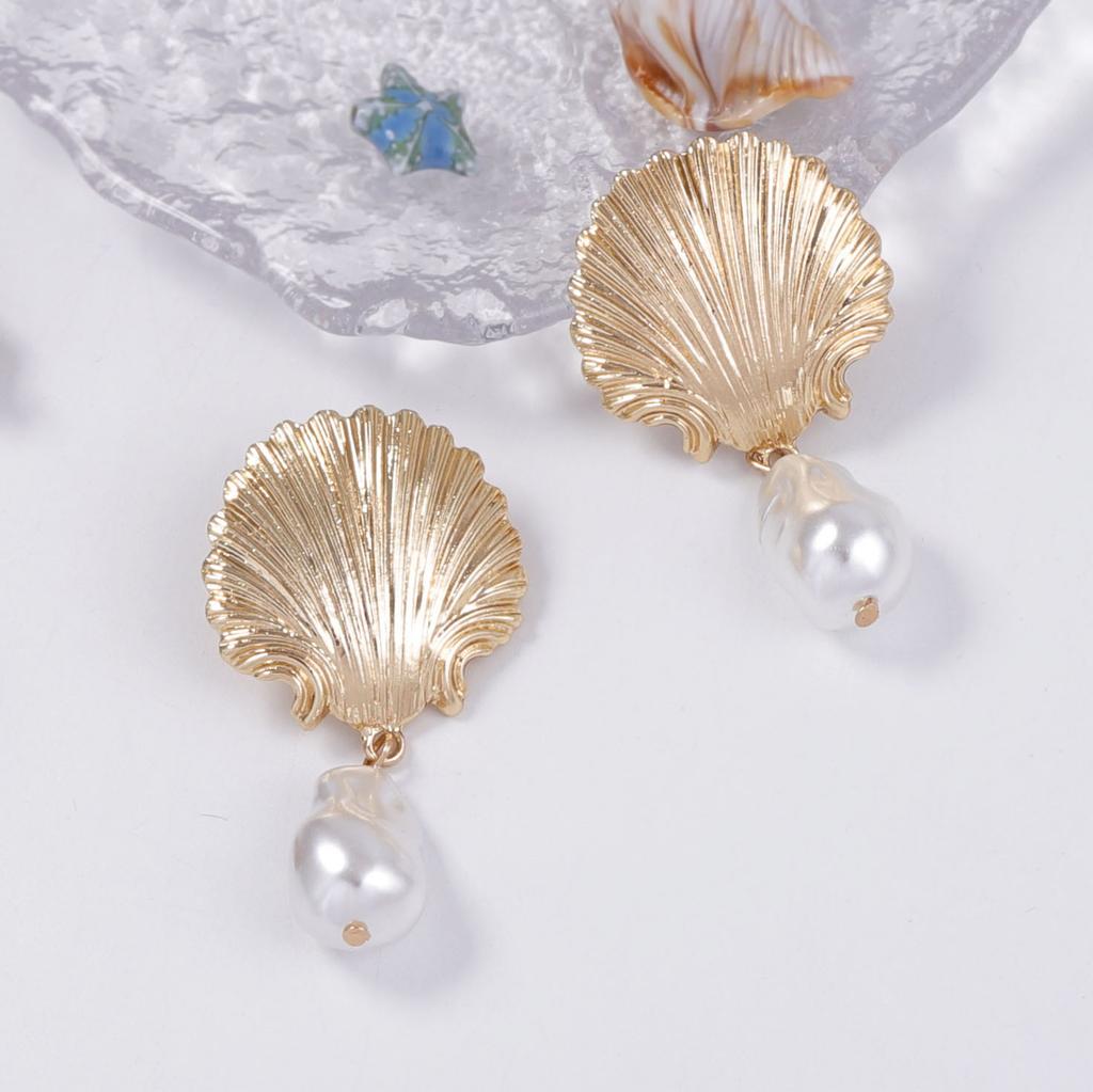 Personalized Light Luxury Simple Fashion Alloy Scallop Imitation Pearl Pendant Ocean Leisure Vacation Style Women's Earrings