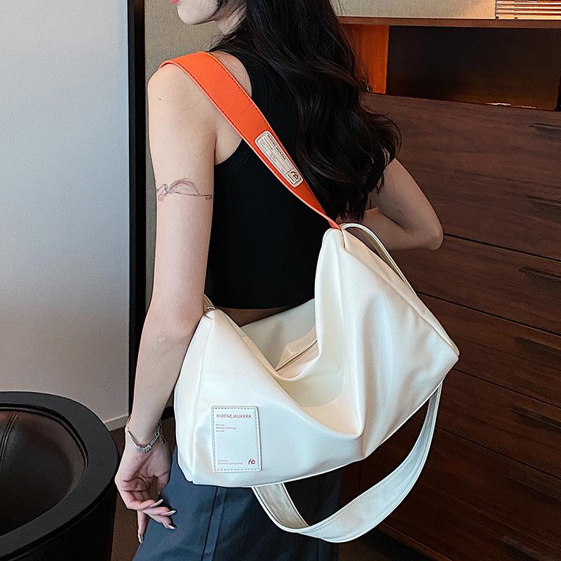 Large-Capacity Bags Women'S Fashion Summer Simple And Versatile Shoulder Messenger Bags Are Now Popular Textured Pillow Bags