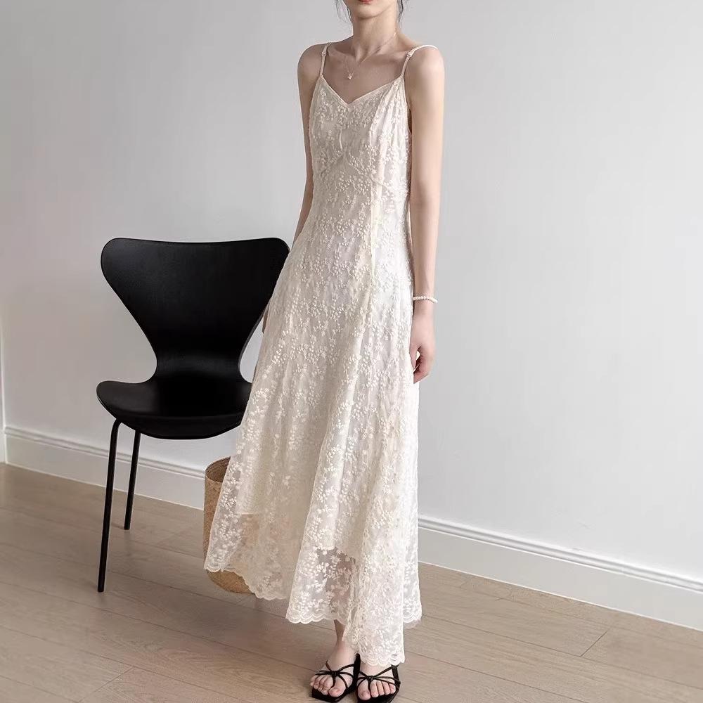 French apricot suspender dress children's summer 2026 new high-end temperament early spring lace heavy industry long dress