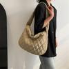 Lebendige Stepp-Hobo-Tasche Verspielte Rautenstepp-Schlauchige Schulter-Crossbody-Tasche, Schick & Perfekt für Frauen zur Aufwertung täglicher Outfits