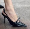 Sommer 2025 NeuFranzösisch Weinrot Spitze Lackleder Schleife Mittelhoher Absatz Überzieh-Sandalen für Damen Retro Dünner Absatz Hinten Offene Schuhe