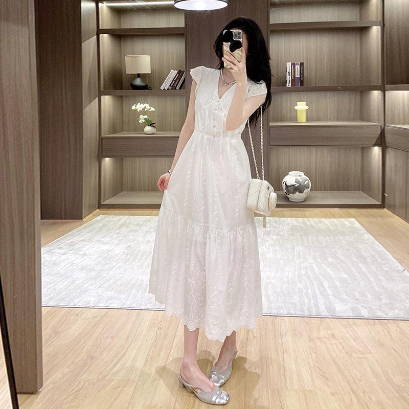 2025 Elegant French-Korean White Dress with Gentle Waist and Mid-Length Skirt