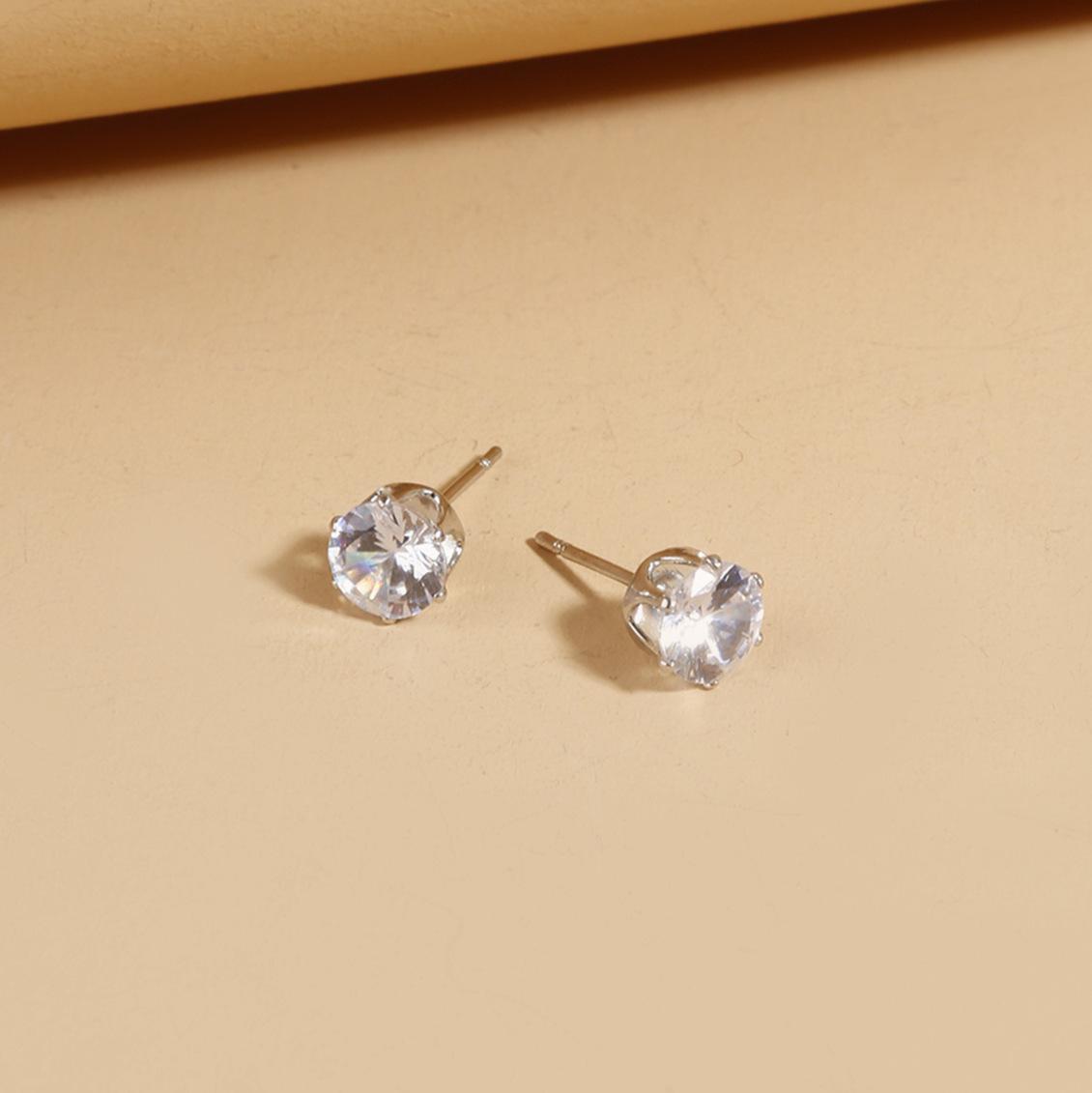 

Трендовый комплект колье-чокер, серег и браслета со стразами для невест