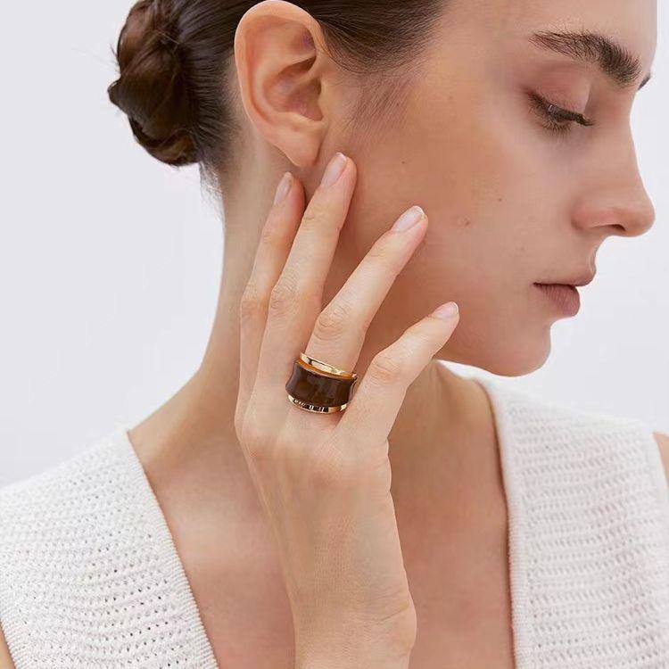 

Chocolate Color Liquid Enamel Double Open Ring: High-End European and American Fashion with Handmade Flair срібний/шоколадний