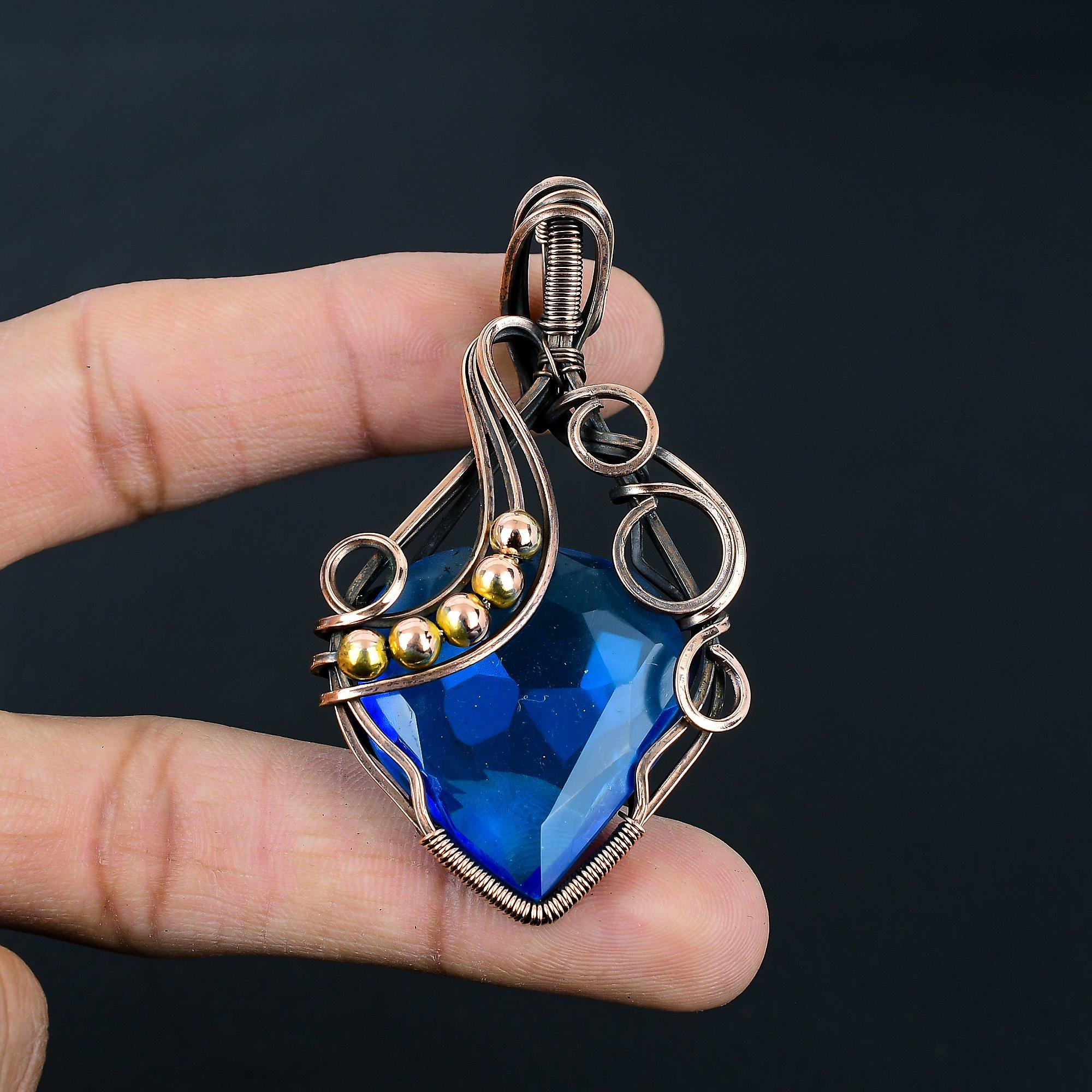 

Лондонский синий топаз с драгоценным камнем ручной работы из чистой медной проволоки, ювелирный кулон 2.56 Inches синий