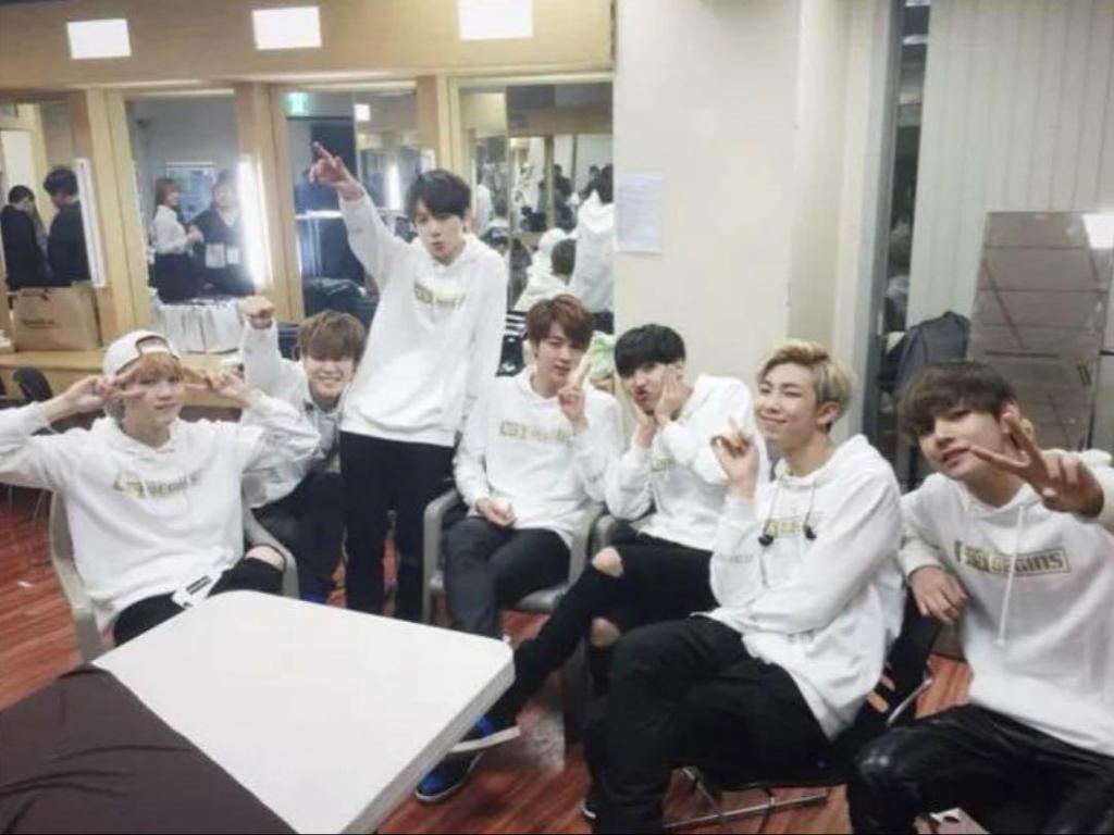 [POUŽITÉ] mikina BTS BEGINS